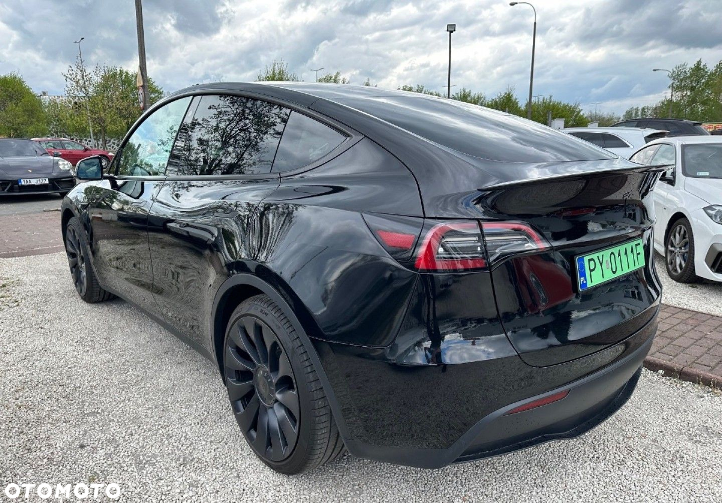 Tesla Y - 8