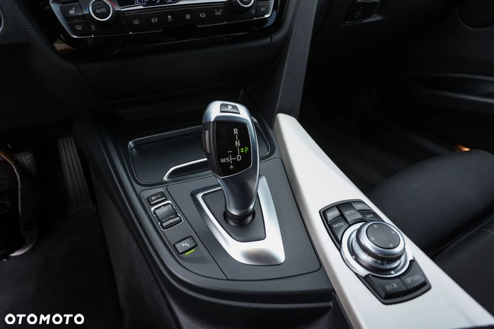 BMW Seria 3 320d Sport Line Shadow sport - 27