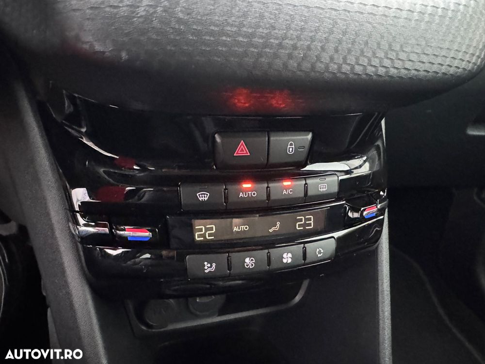 Peugeot 208 1.2 L PureTech Turbo S&S EAT6 Allure - 14