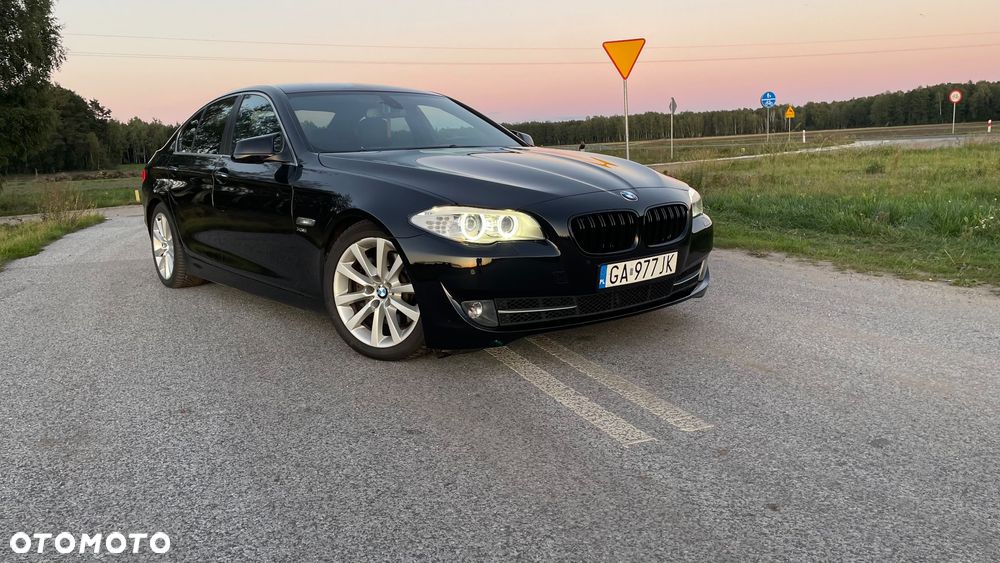 BMW Seria 5 528i xDrive - 4