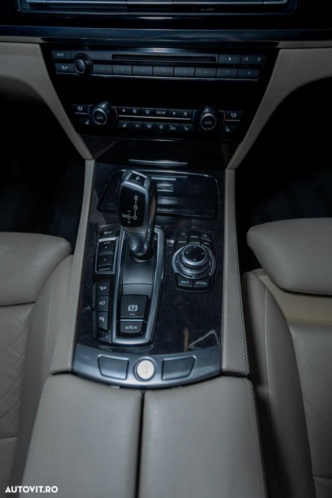 BMW Seria 7 750i xDrive - 24