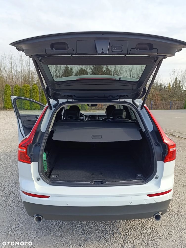 Volvo XC 60 D4 Momentum Pro - 22