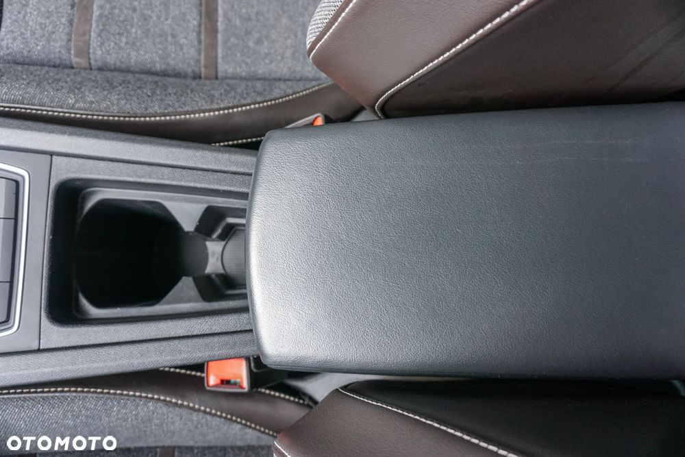 Seat Leon 1.5 eTSI Xcellence DSG - 24