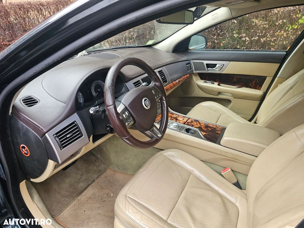 Jaguar XF 2.7D Premium Luxury - 4