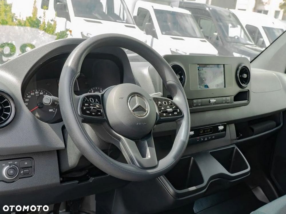 Mercedes-Benz Sprinter - 17