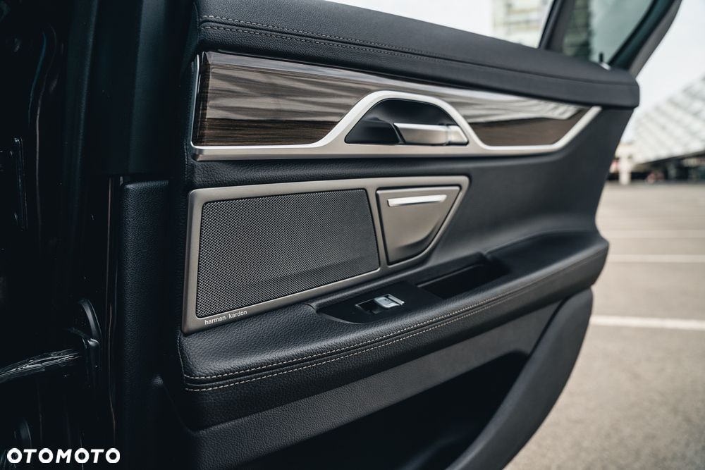 BMW Seria 7 730d xDrive - 32