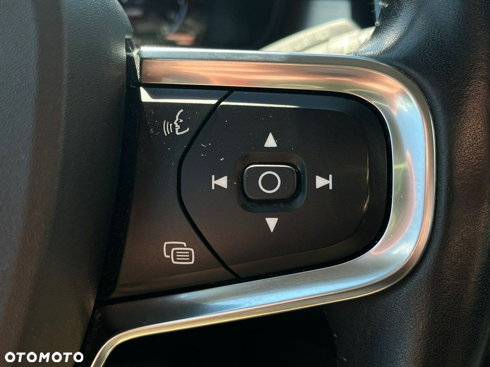 Volvo XC 40 - 18