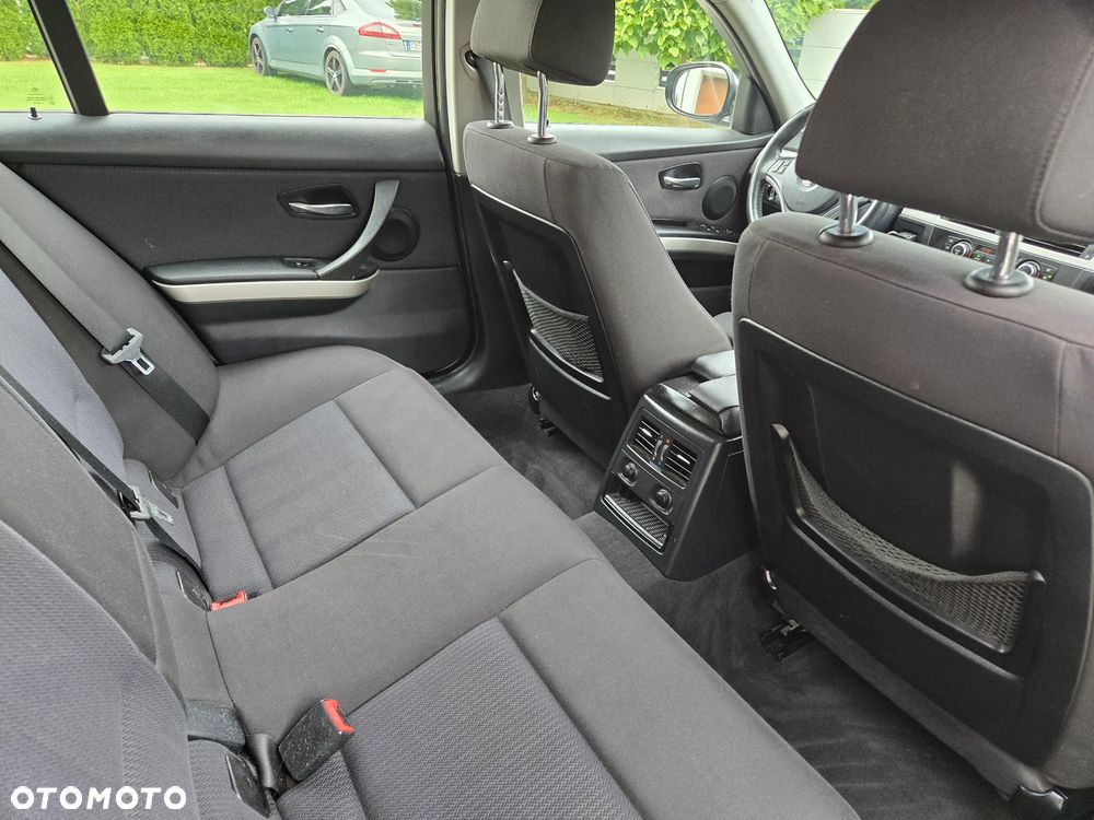 BMW Seria 3 320d xDrive DPF Edition Fleet Sport - 17