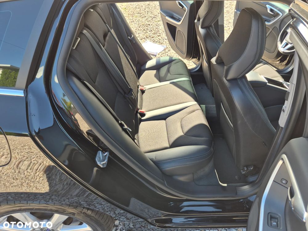 Volvo V60 D3 Momentum - 28