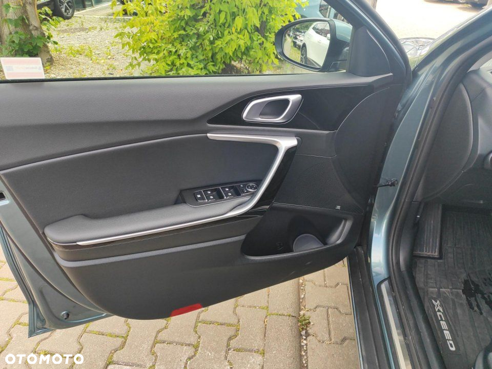 Kia XCeed - 10