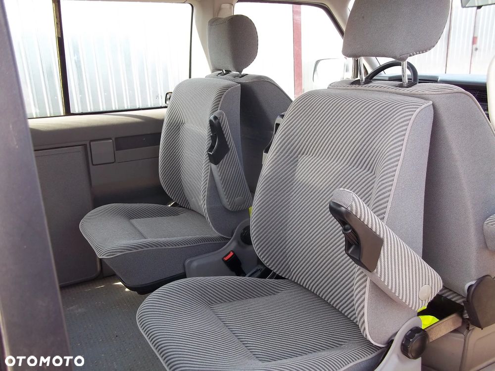 Volkswagen Multivan Standard - 11