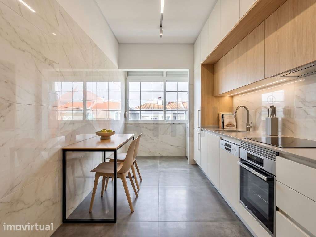 T2 no Bairro do Liceu: Potencial de Remodelação com 'Meio Caminho A... - Grande imagem: 4/23