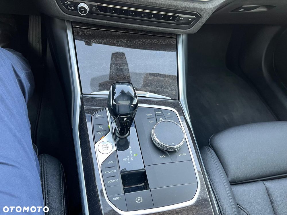 BMW Seria 3 330i xDrive - 27