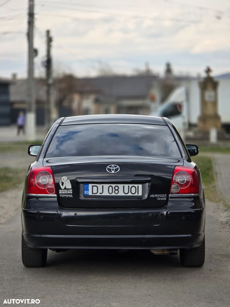 Toyota Avensis 2.2 D-4D Luxury - 4