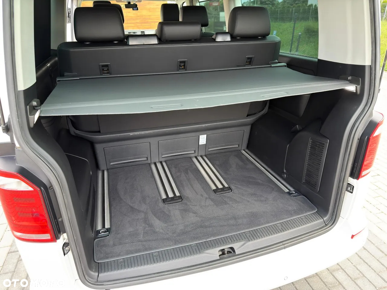 Volkswagen Multivan - 13
