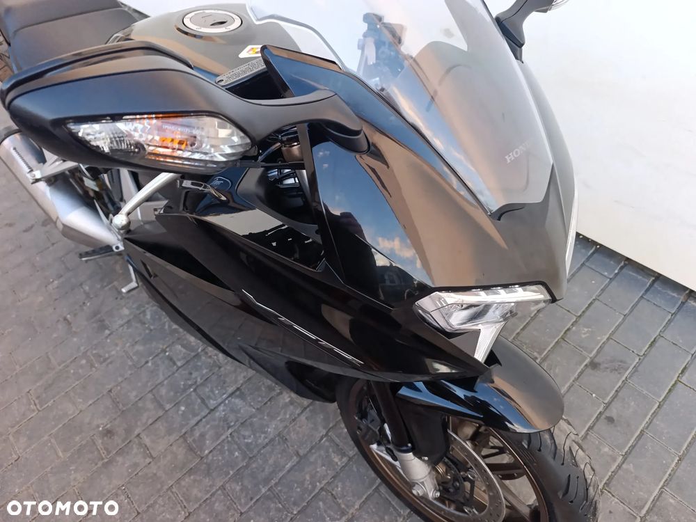 Honda VFR - 29