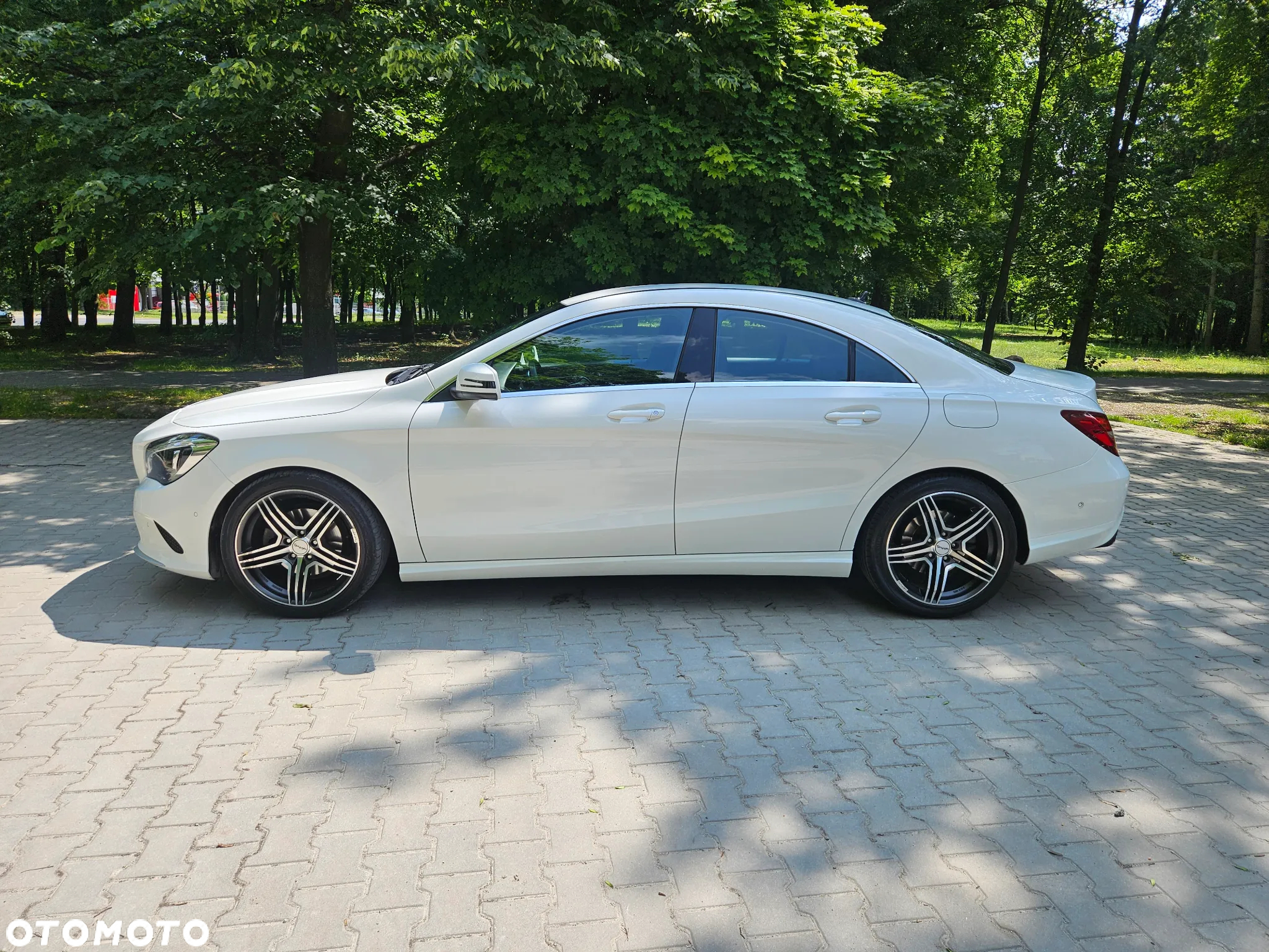 Mercedes-Benz CLA 180 7G-DCT Urban - 3