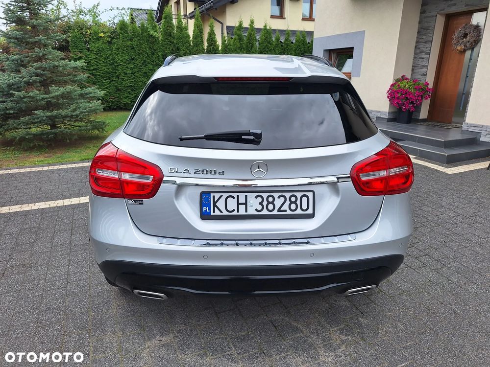 Mercedes-Benz GLA 200 d - 38