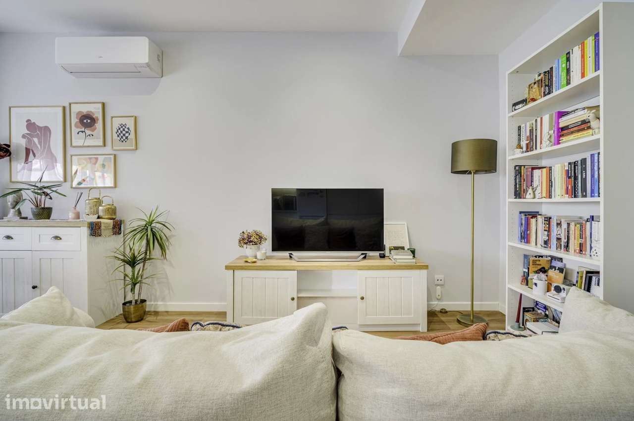 Apartamento T2 renovado em Campolide - Grande imagem: 4/17