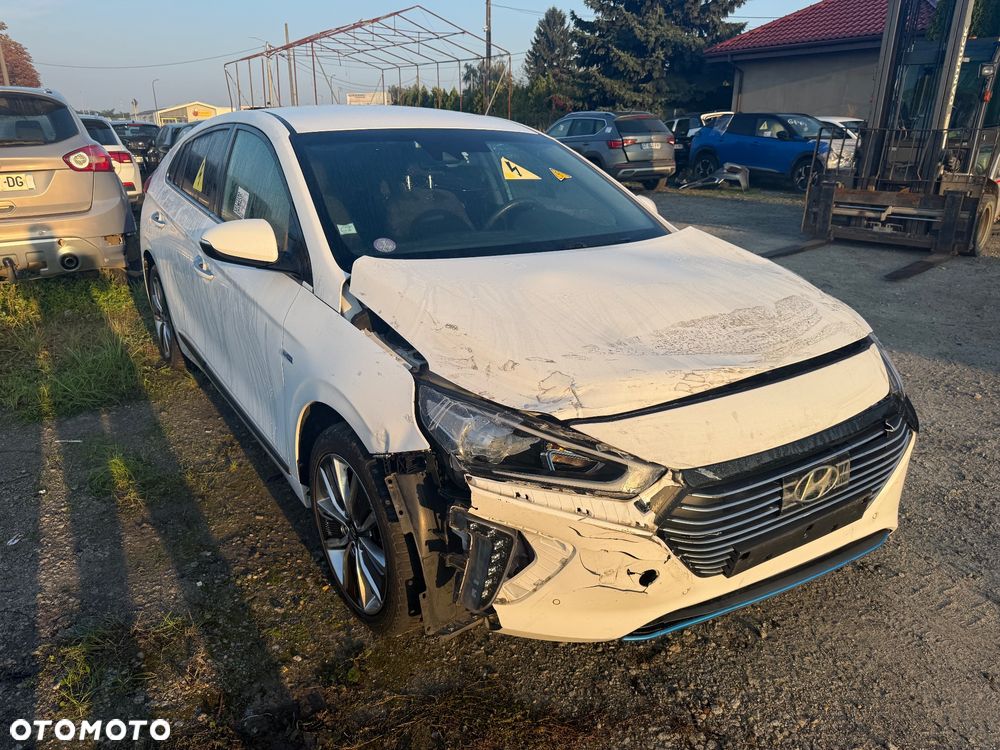 Hyundai IONIQ - 3