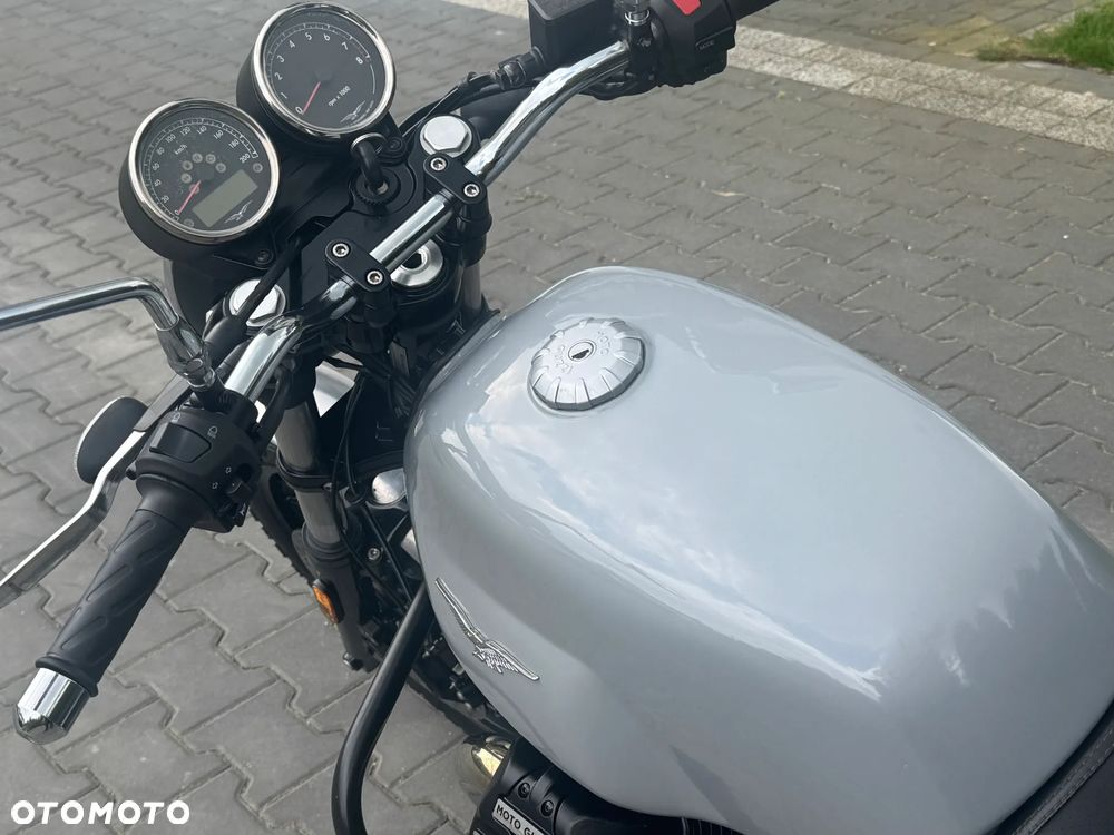 Moto Guzzi V7 - 24
