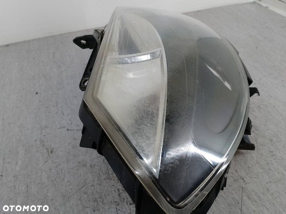 LAMPA PRZÓD PRAWA RENAULT CLIO III 8200261612   89900162 - 2