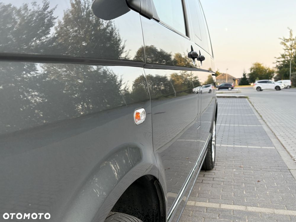 Volkswagen Multivan - 15