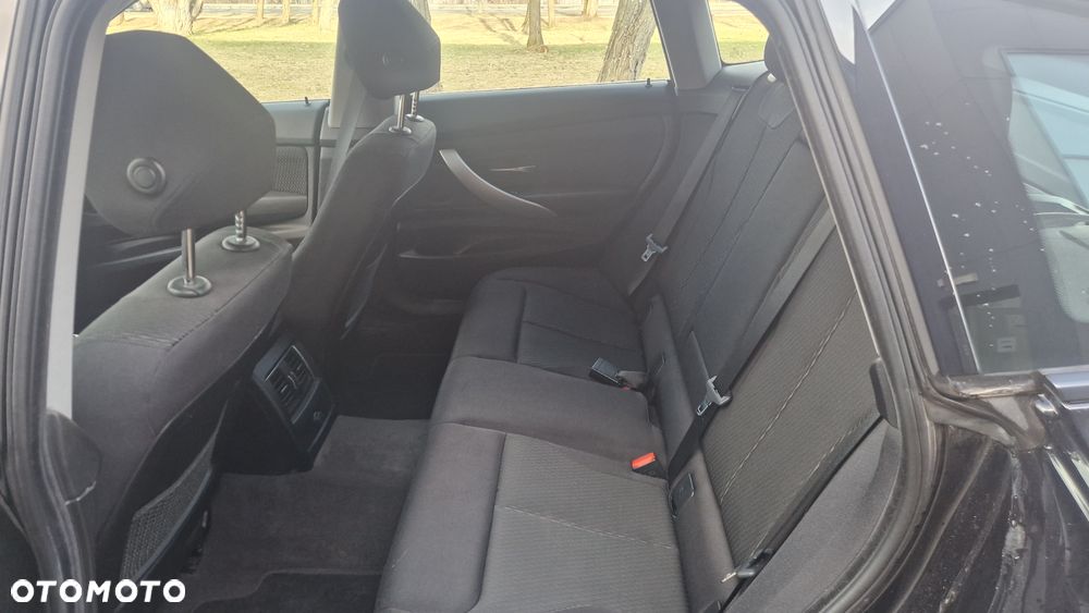 BMW 3GT 320i GPF Business Edition - 12