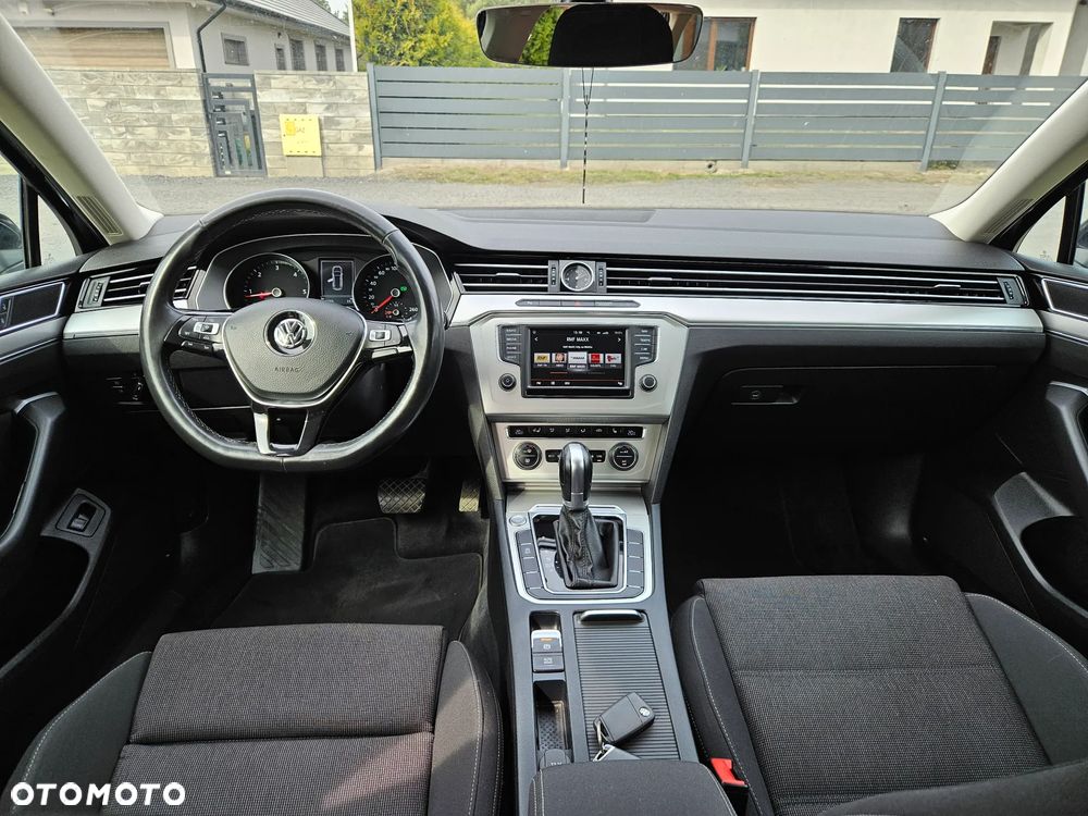 Volkswagen Passat - 12