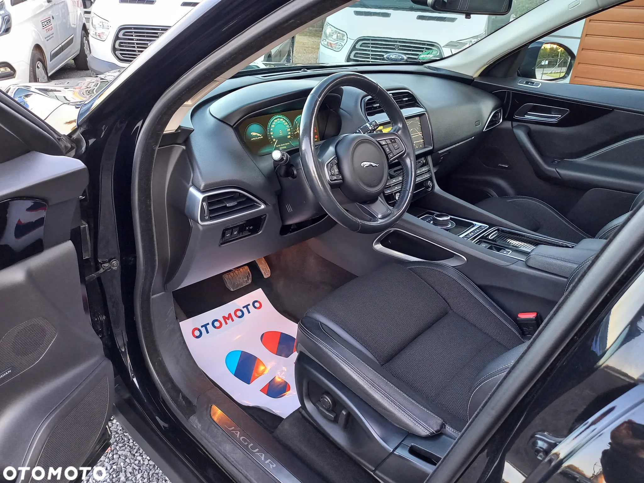 Jaguar F-Pace - 14
