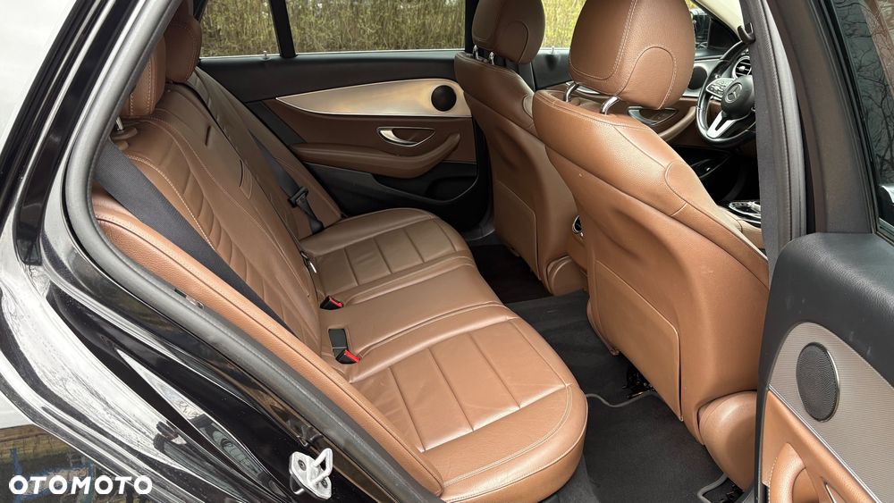 Mercedes-Benz Klasa E 220 d 4-Matic 9G-TRONIC - 26
