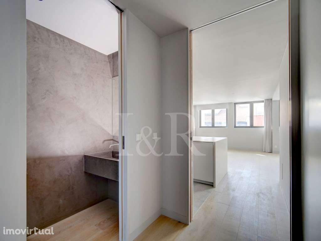 Apartamento T2 com estacionamento junto à Praça de Espanha - Grande imagem: 3/48