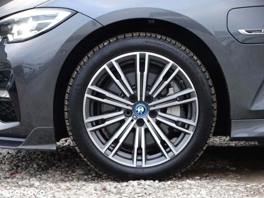 BMW Seria 3 330e xDrive M Sport - 8