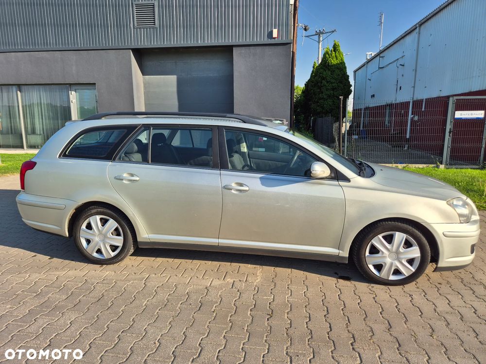 Toyota Avensis 2.0 D-4D Luna - 4