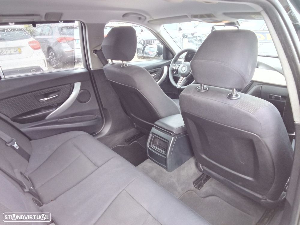BMW 318 d Line Sport - 15