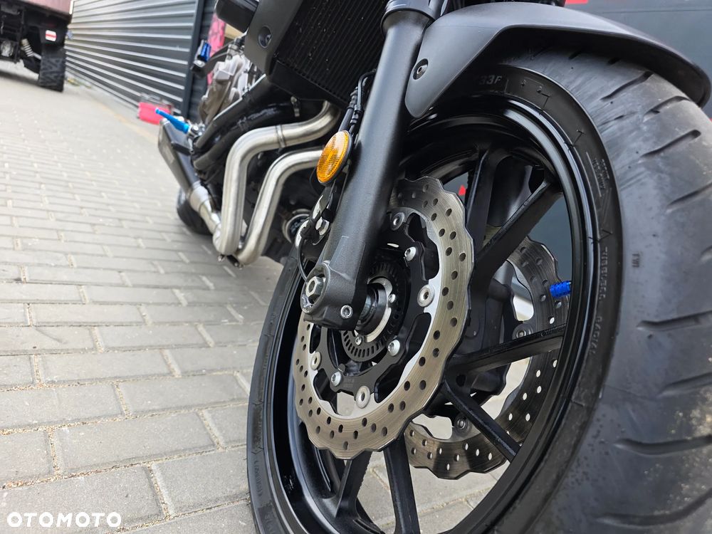 Yamaha MT - 28