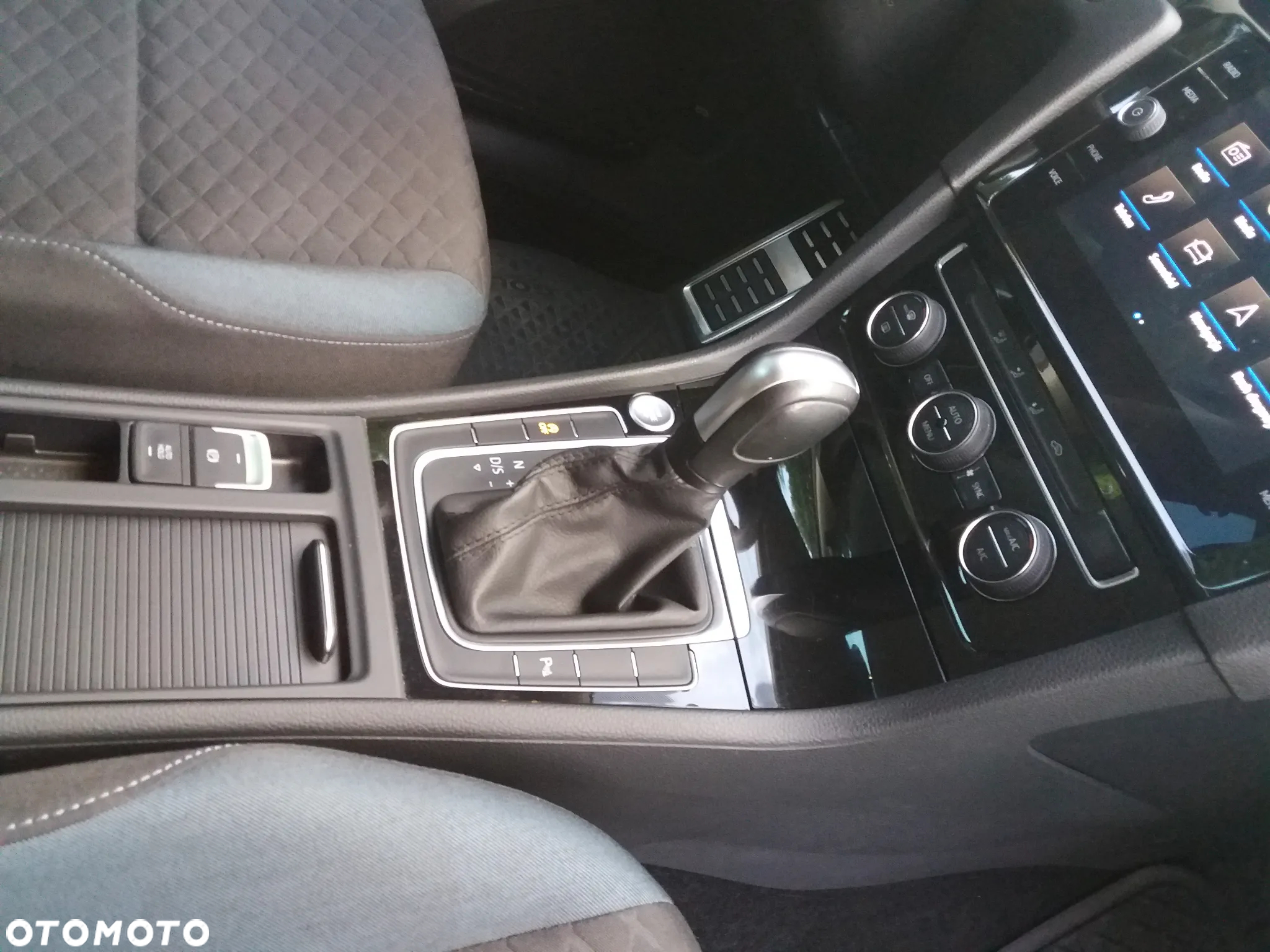 Volkswagen Golf VII 1.5 TSI BMT Evo IQ Drive DSG - 19