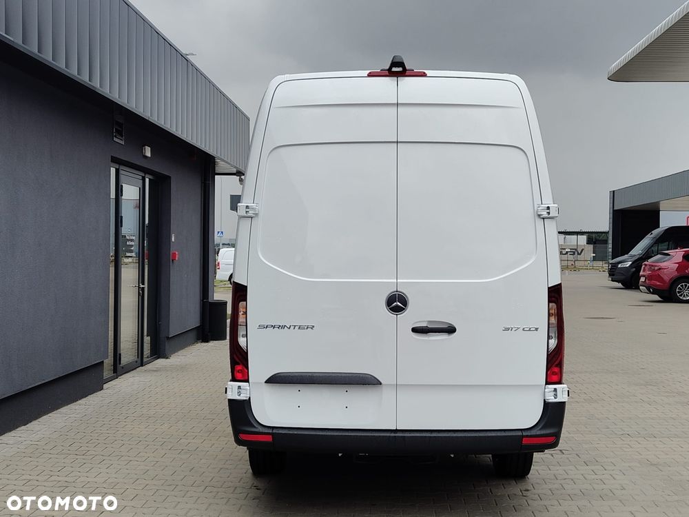 Mercedes-Benz Sprinter - 8