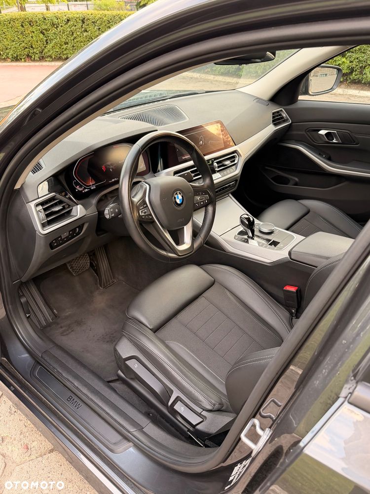 BMW Seria 3 318i - 11