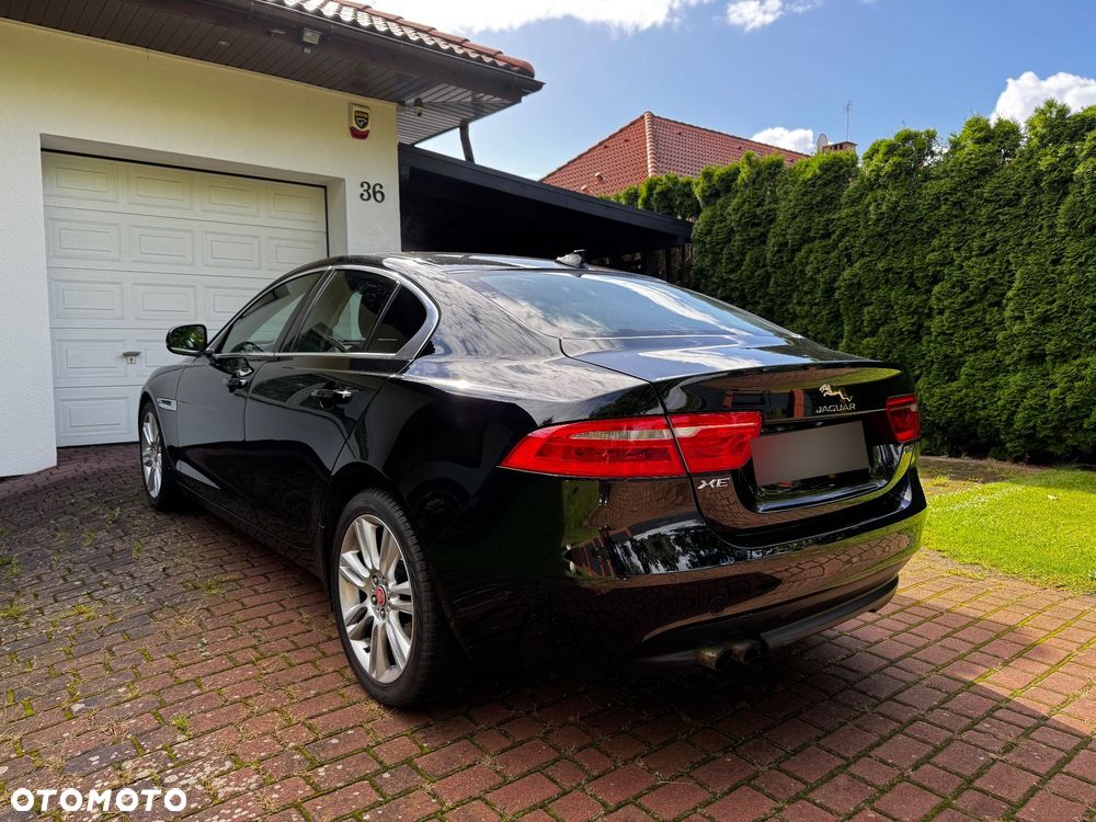 Jaguar XE 2.0 D Prestige - 7