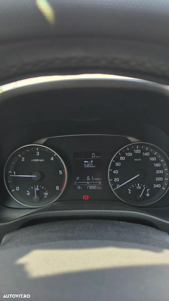 Hyundai Elantra 1.6 CRDI Comfort - 6