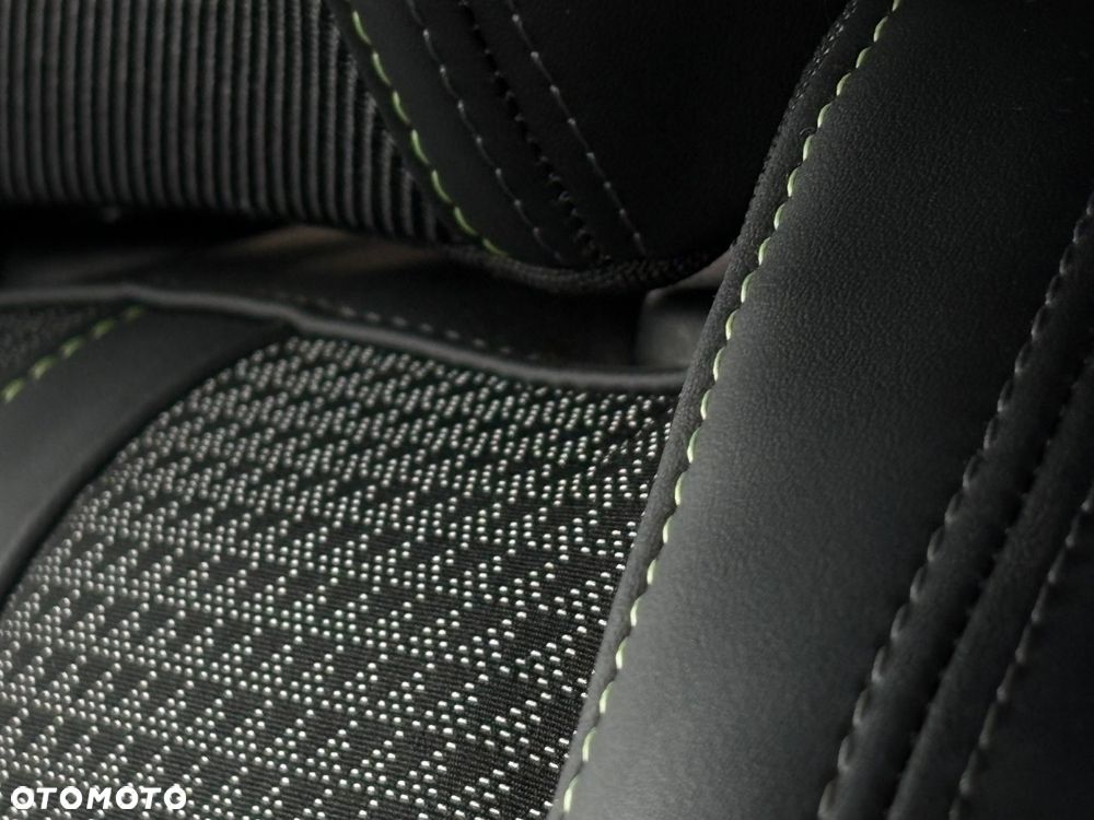 Peugeot 2008 PureTech 130 EAT8 GT - 25