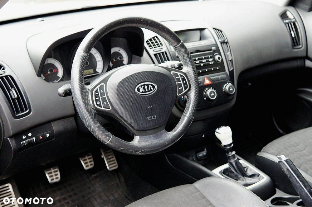 Kia Ceed - 9