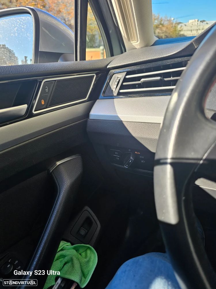 VW Passat Variant 1.6 TDI Confortline DSG - 4