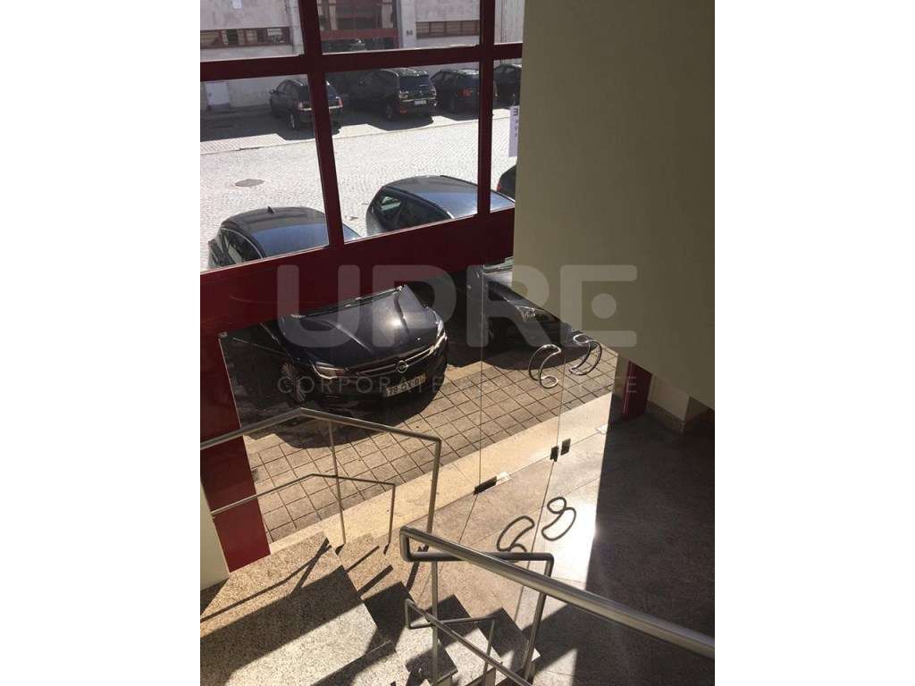 Armazém | ARRENDA | Maia (Aeroporto) - Grande imagem: 3/10