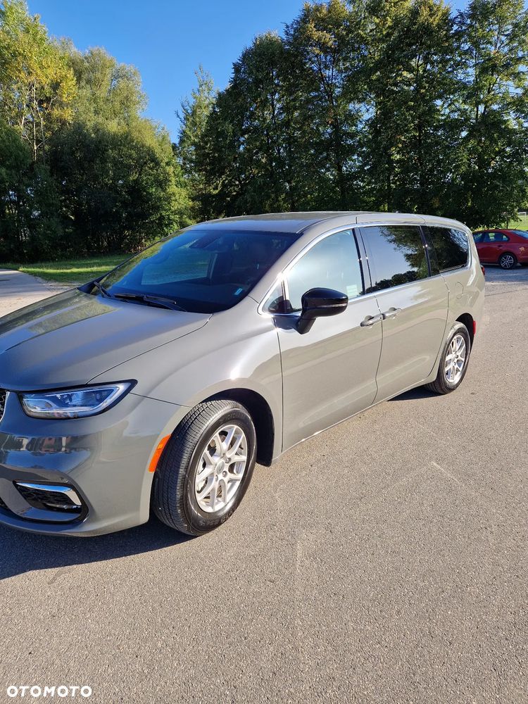 Chrysler Pacifica - 2