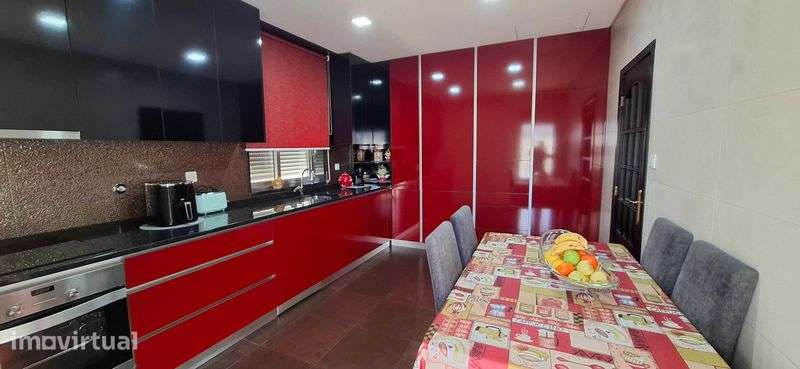 Moradia T3 em Carvalhosa, Paços de Ferreira, ao FERRARA PLAZA - Grande imagem: 2/12