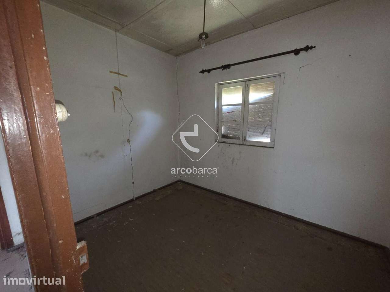 Moradia para Reconstrução com Pomar e Terreno Totalmente Murado - Grande imagem: 5/21