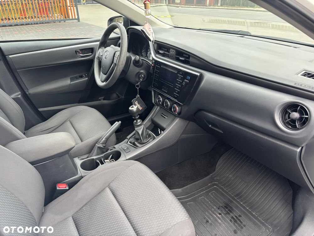 Toyota Corolla - 10