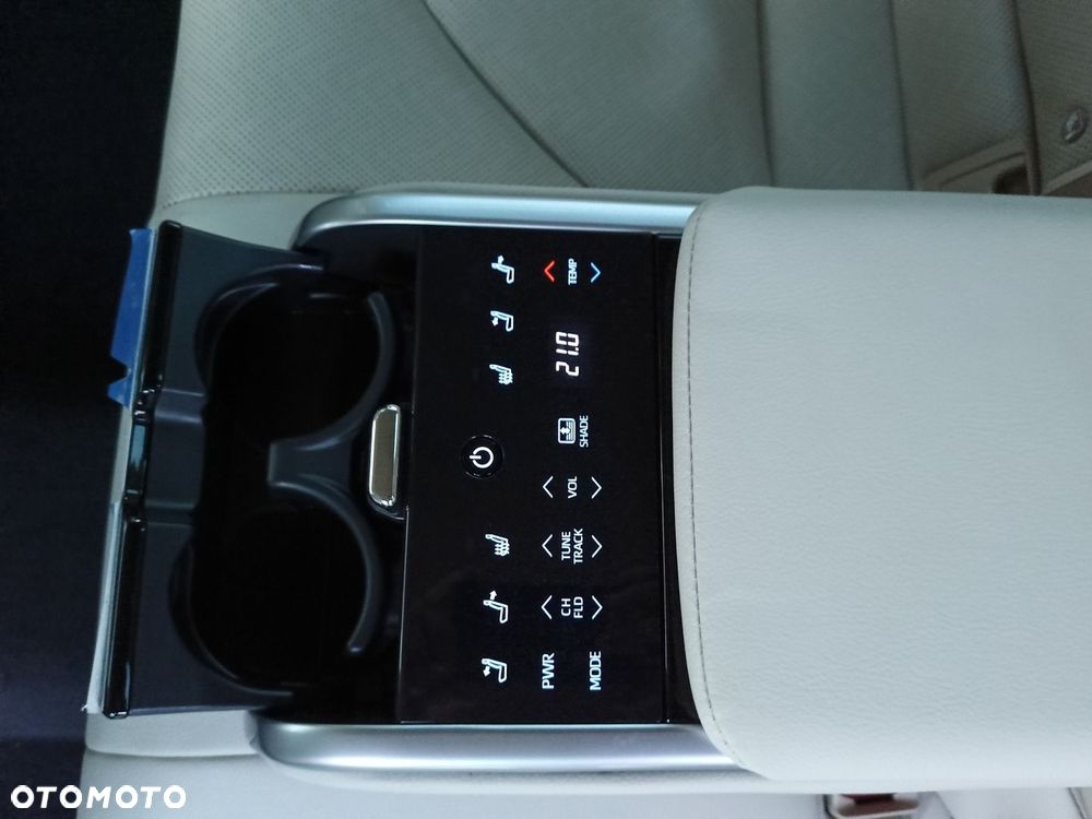 Toyota Camry 2.5 Hybrid Executive CVT - 29